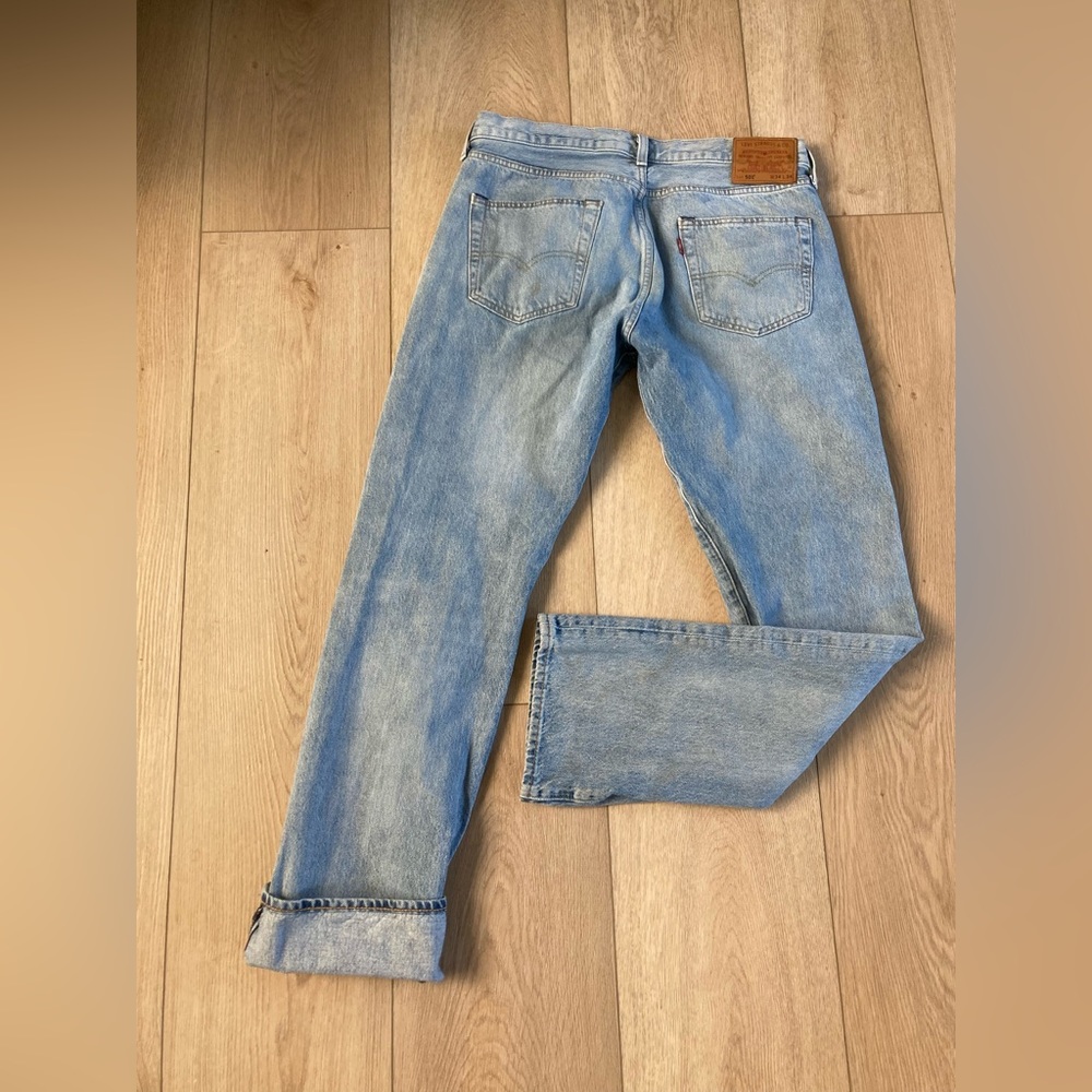 Levi’s 501 light wash, button fly